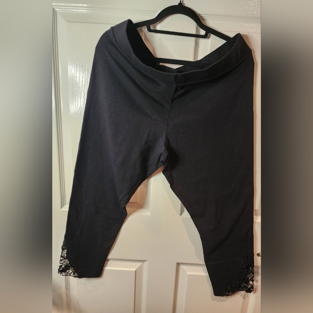 Torrid Black Capri Pants Streamlined Elastic Waist With Crochet Design On Leg.